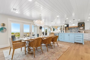 House, 6 Bedrooms | Dining
