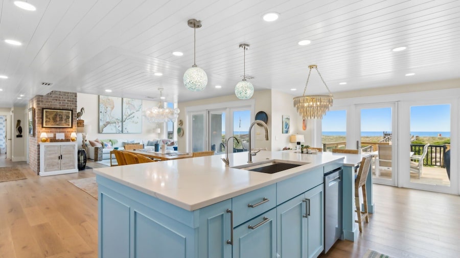 Multi-level Seaside Residence by RedAwning