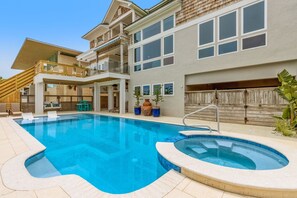 House, 6 Bedrooms | Pool | Outdoor pool, sun loungers