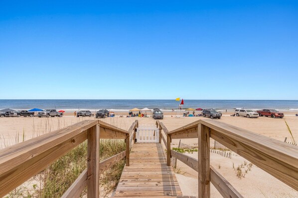 House, 6 Bedrooms | Beach | On the beach