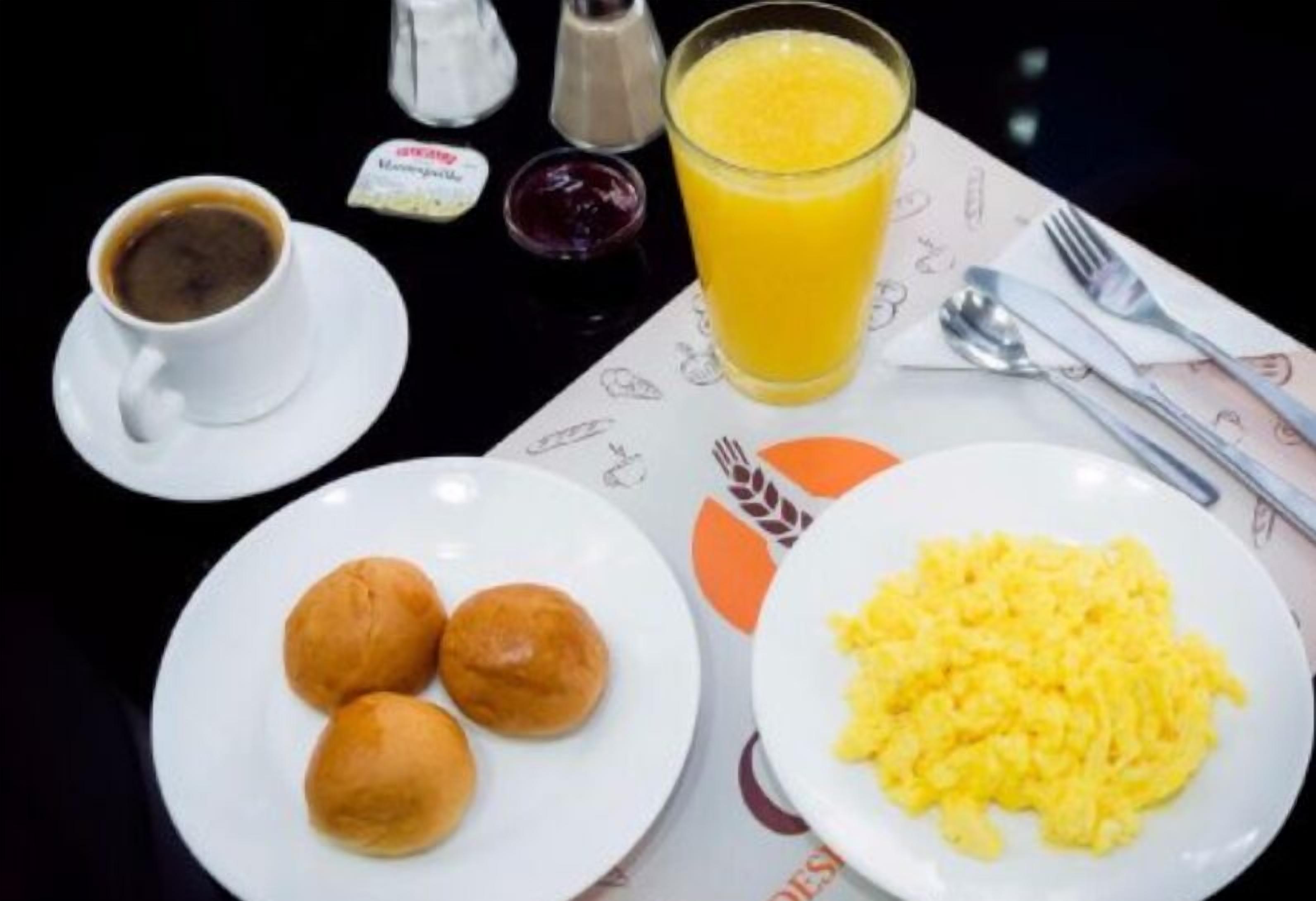 free daily full breakfast