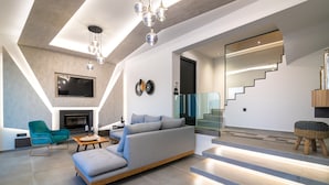 Deluxe Villa | Living area | 43-inch flat-screen TV with satellite channels, TV, Netflix - Vatia Villas (Zakynthos)