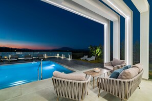 Outdoor pool, sun loungers - Vatia Villas (Zakynthos)