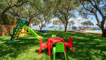 Children’s play area – outdoor