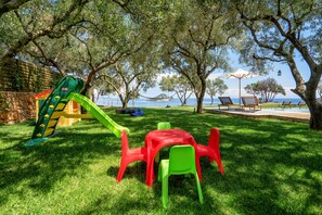 Área de juegos infantiles al aire libre