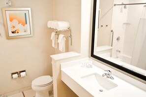 Séchoir à cheveux, serviettes fournies