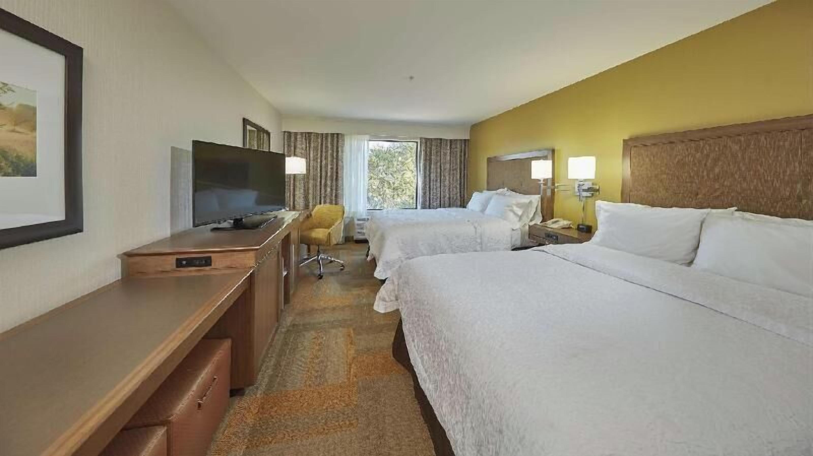 Travel cot, free rollaway beds, free WiFi, bed sheets