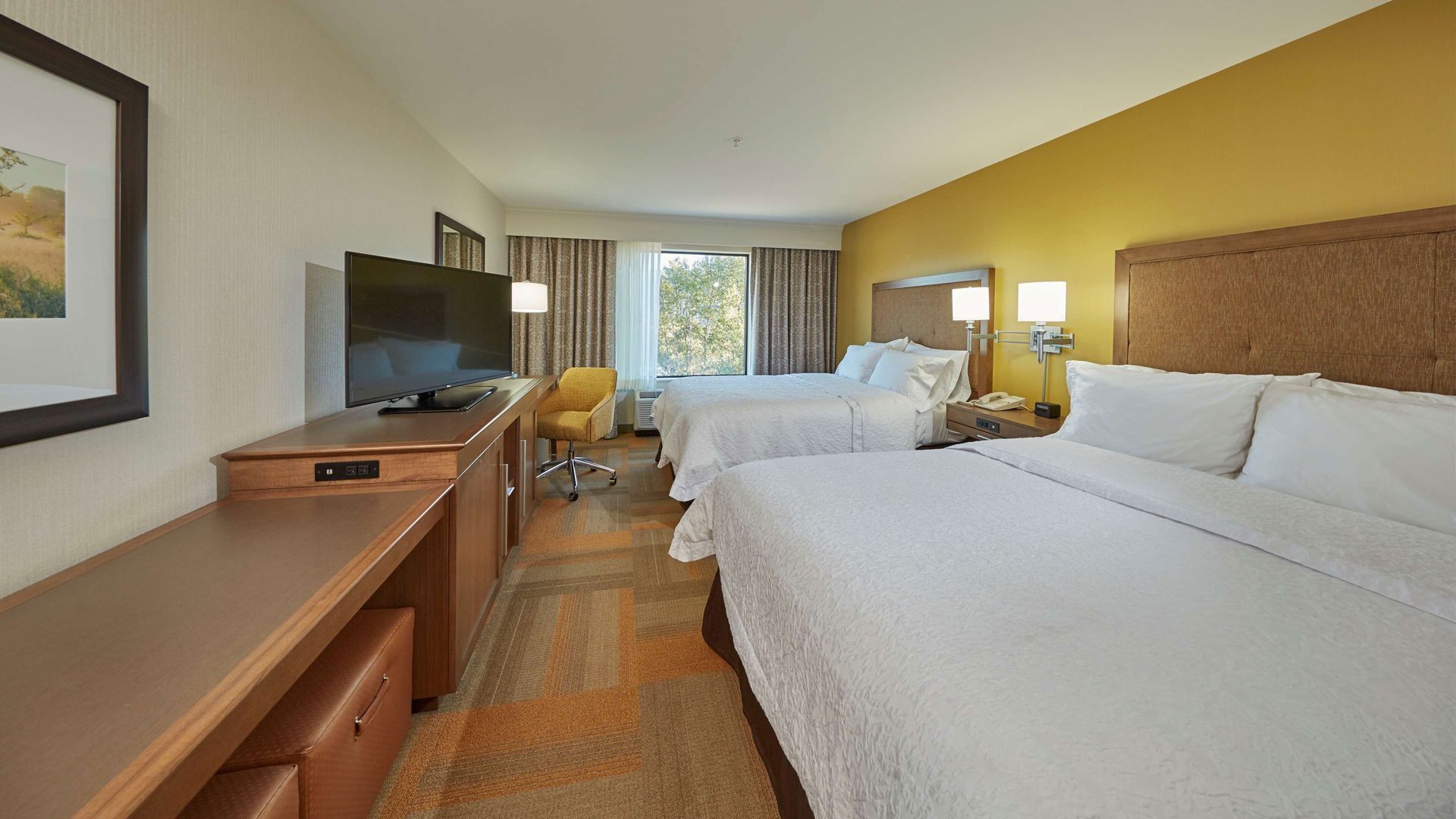 Travel cot, free rollaway beds, free WiFi, bed sheets