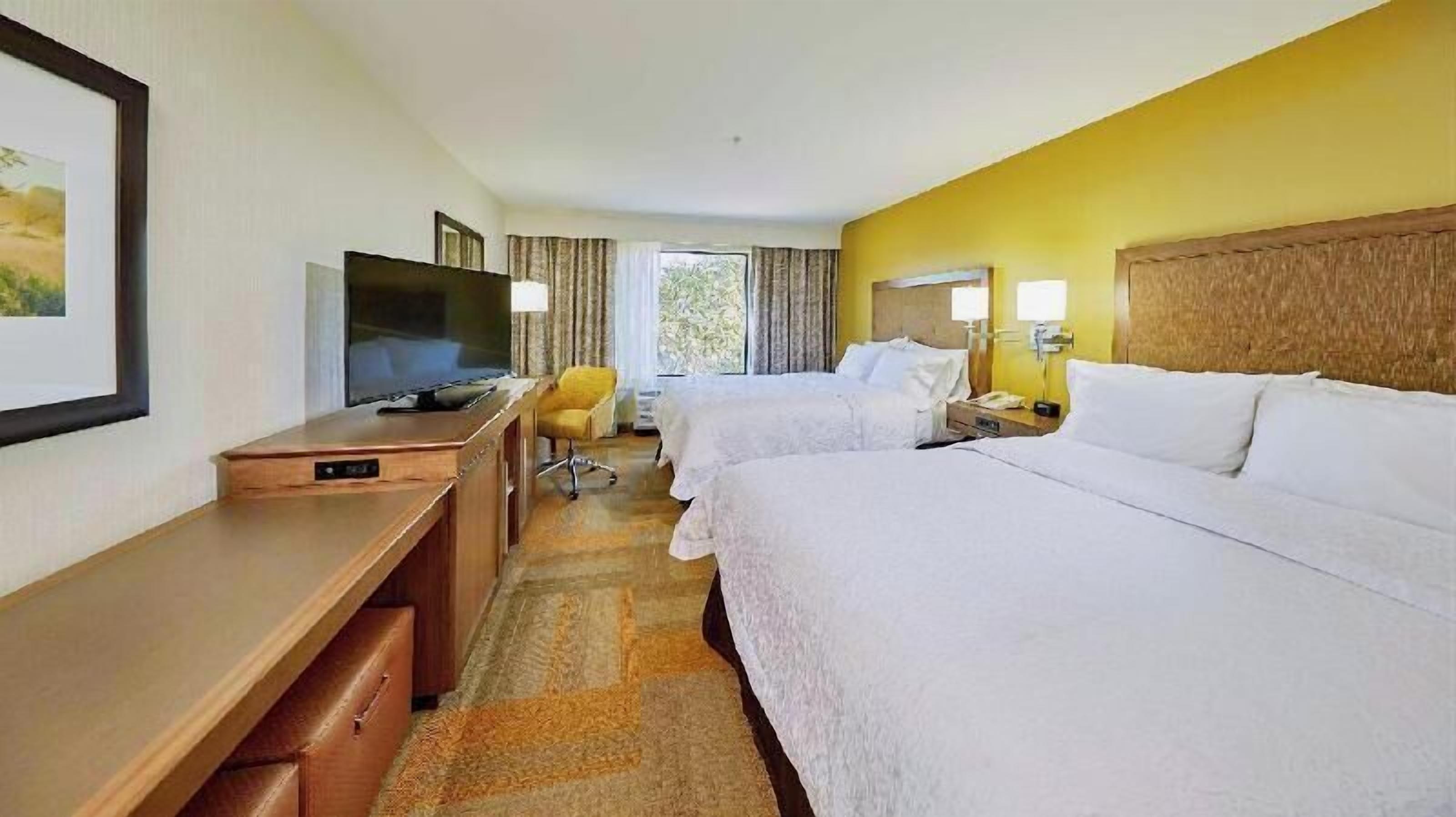 Travel cot, free rollaway beds, free WiFi, bed sheets
