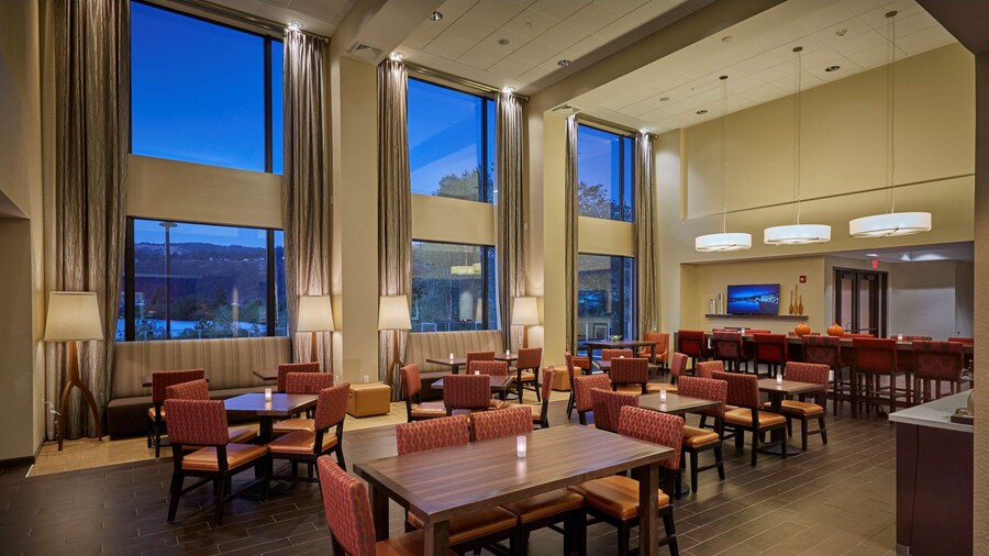 Hampton Inn & Suites Hood River