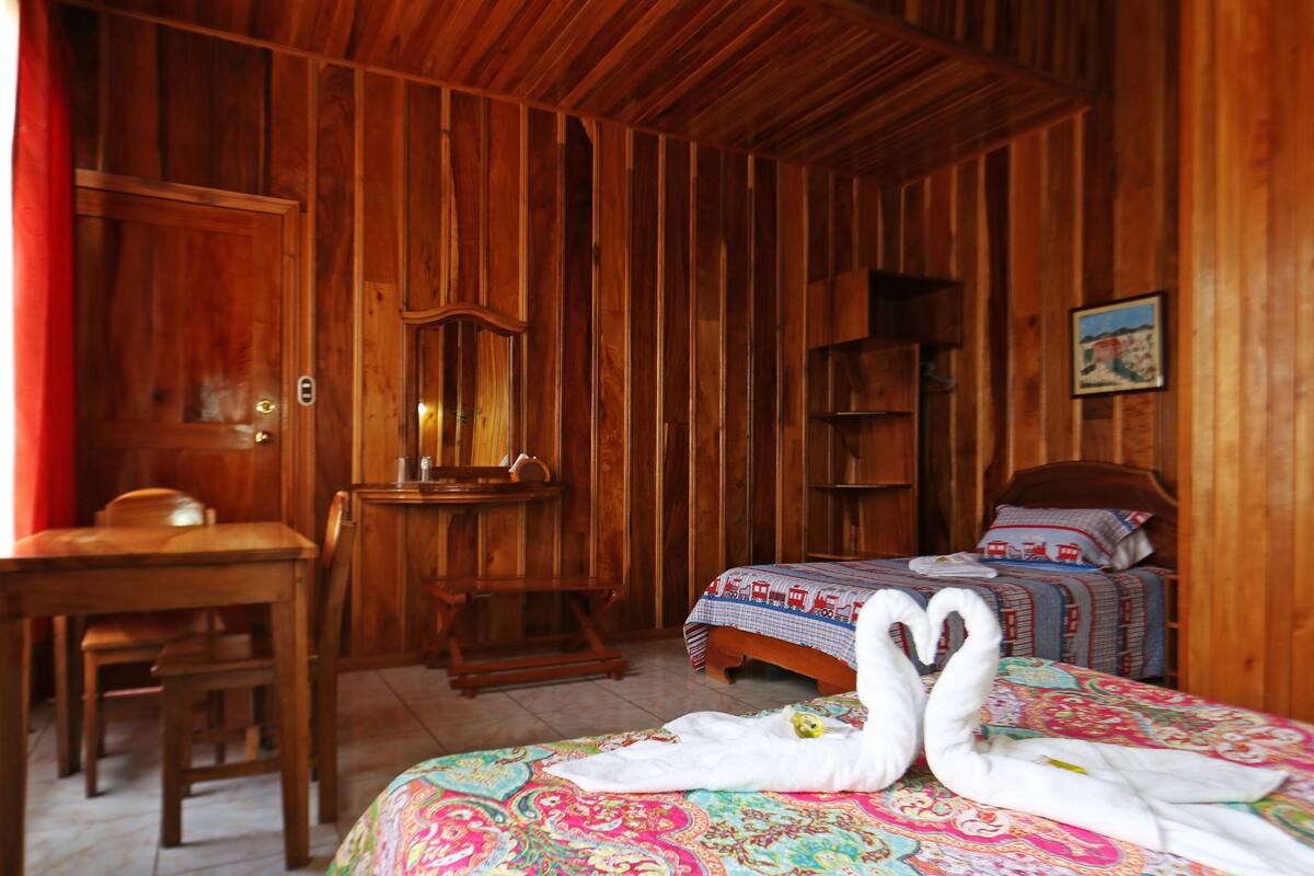 Standard Quadruple Room | Bathroom | Shower, free toiletries, towels