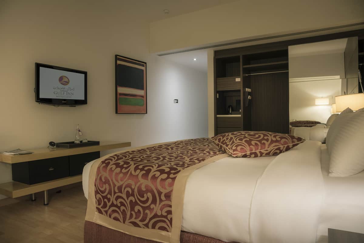 Kamar Deluks | 1 kamar tidur, minibar, brankas, dan meja kerja