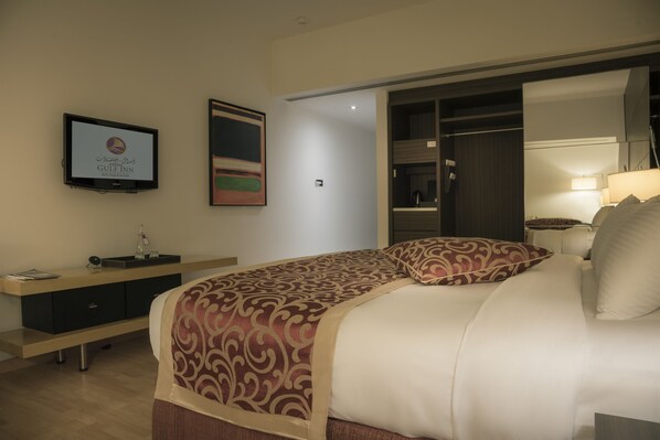 Deluxe kamer | 1 slaapkamer, een minibar, een kluis op de kamer, een bureau