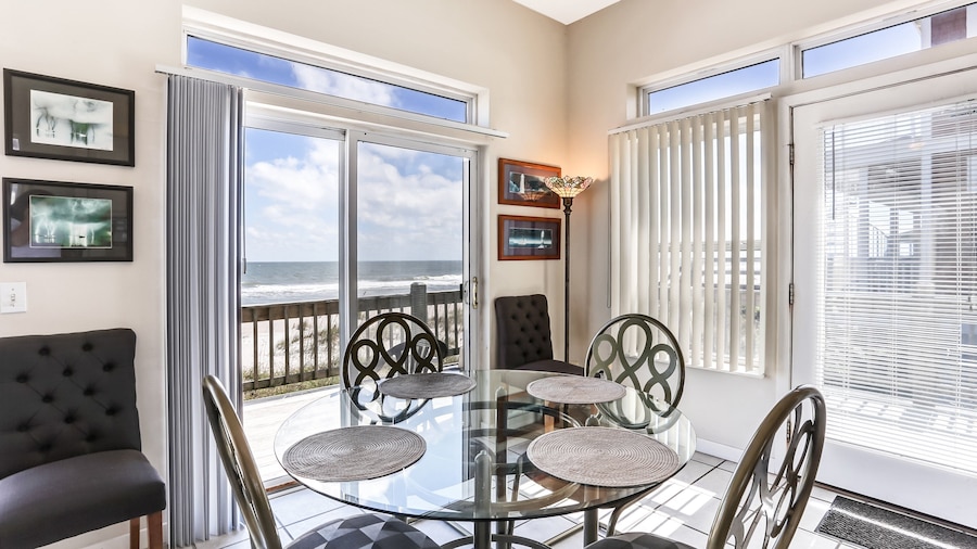 812 S. Fletcher - 3 Br Cottage