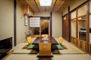 Traditionellt townhome - 2 sovrum | Vardagsrum | Platt-tv