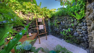 Minibar, caja de seguridad en la habitación y cunas gratuitas 