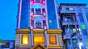 Façade de lâhĂ©bergement - soirĂ©e/nuit