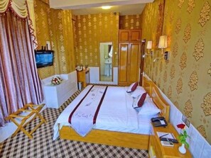 Executive Room, 1 Double Bed | Minibar, in-room safe, desk, blackout curtains - Smart Hotel (Mandalay)