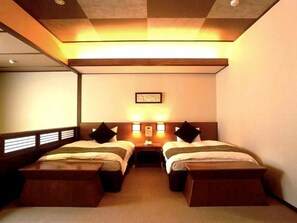 Minibar, in-room safe, free WiFi