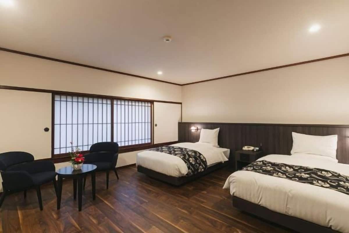 1 室のベッドルーム、ミニバー、デスク、アイロン / アイロン台