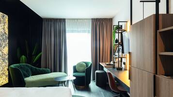 Prestige Room | 房內夾萬、書桌、熨斗/熨衫板、免費 Wi-Fi