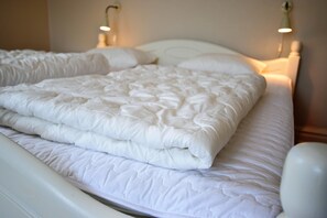 Individually furnished, blackout drapes, soundproofing, free WiFi - Bläsinge Gård Kullabygden - Hostel (Jonstorp)