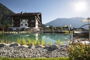 Hồ bơi ngoài trời, hồ bơi tự nhiên 