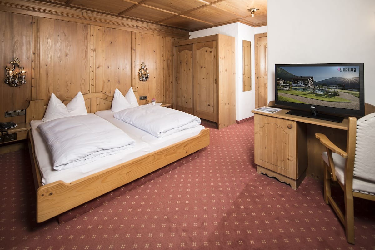 Phòng đôi, 1 giường đôi, quang cảnh núi | Bộ đồ giường cao cấp, minibar, két bảo mật tại phòng