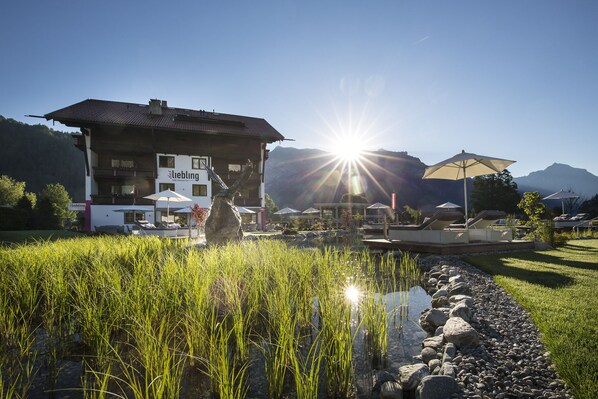 Khuôn viên nơi lưu trú