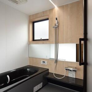 Traditional-Stadtwohnung (Omote) | Badezimmer | Kostenlose Toilettenartikel, Haartrockner, Hausschuhe, Bidet