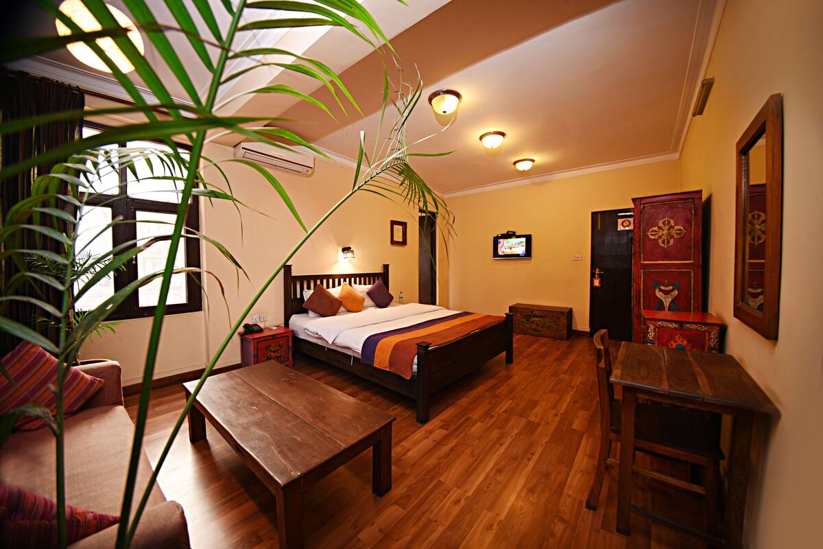 1 bedroom, in-room safe, desk, WiFi (free)