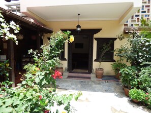 Property entrance - Mi Casa Hotel (Kathmandu)