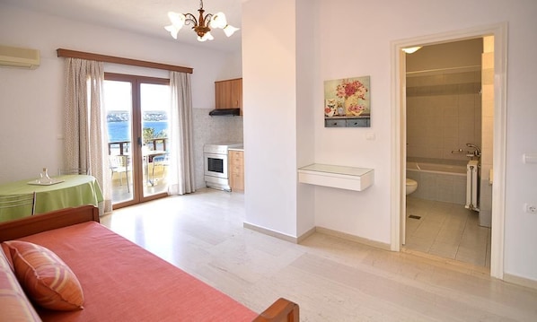 Classic Apartment, 1 Bedroom, Kitchen | Egyptian cotton sheets, pillowtop beds, desk, blackout drapes