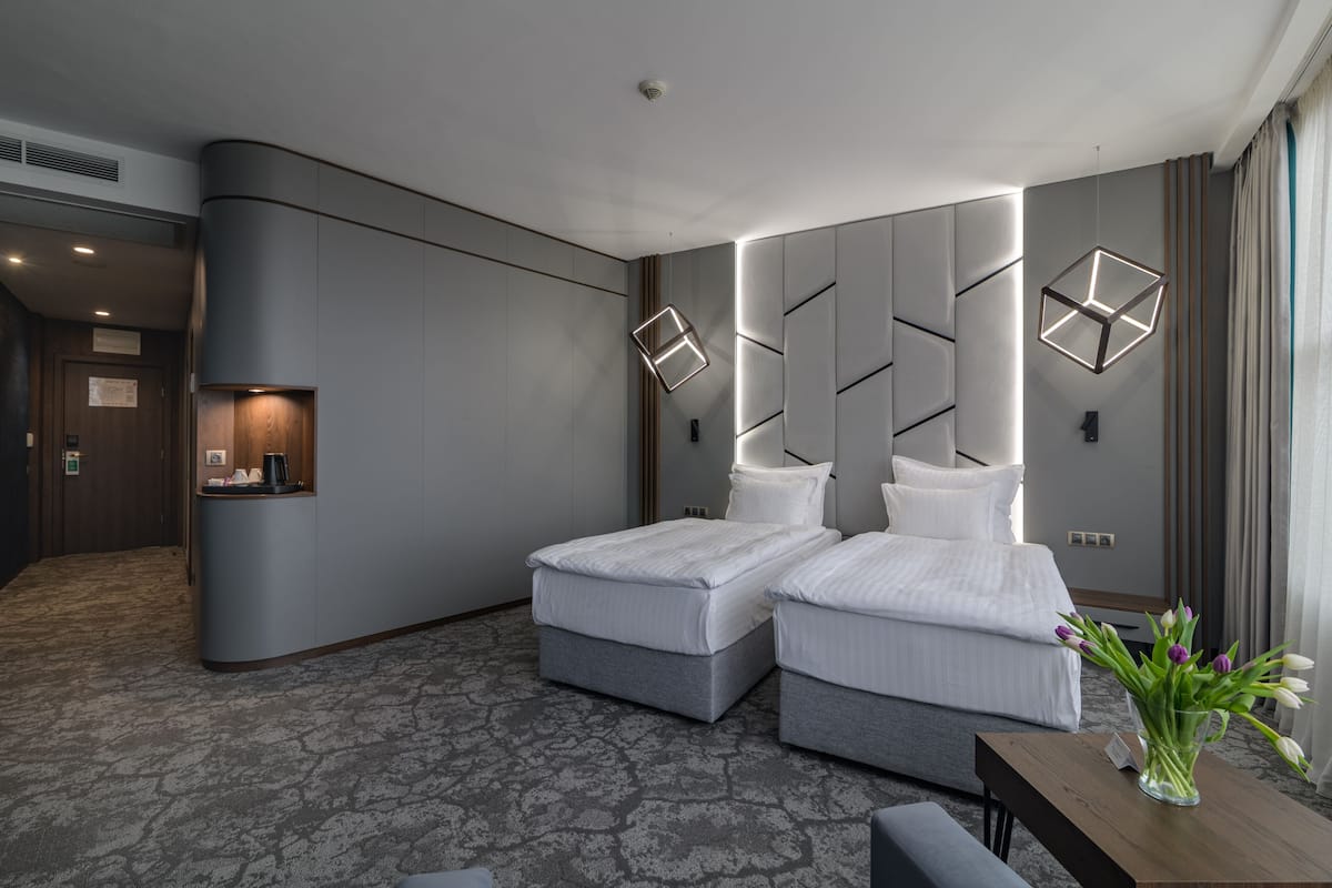 Classic Twin Room | 1 bedroom, premium bedding, minibar, in-room safe