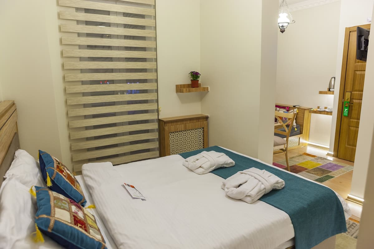 Standard Triple Room | Down comforters, in-room safe, soundproofing