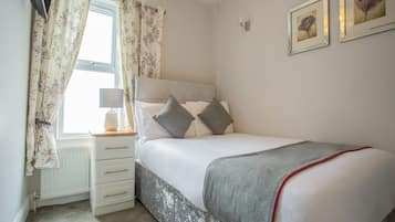 Deluxe Single Room, 1 Twin Bed | Iron/ironing board