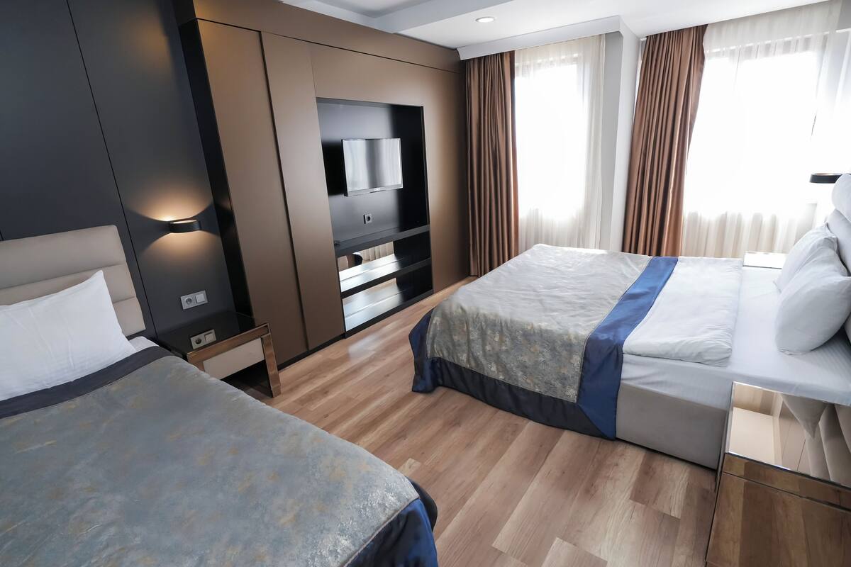 Deluxe Suite, Jetted Tub