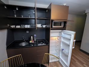 Suite Deluxe, baignoire à jets | Coin cuisine privé | Bouilloire électrique