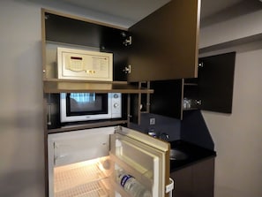 Deluxe Two-Bedroom Suite | Microwave