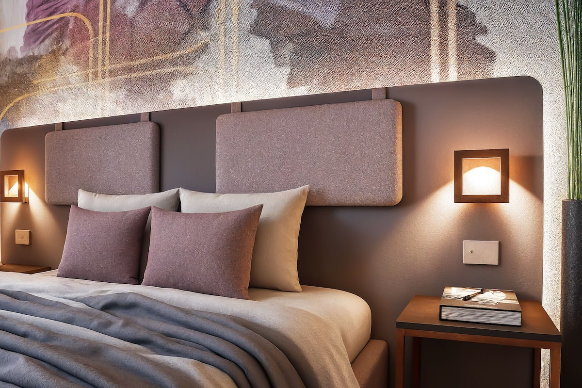 In-room safe, blackout drapes