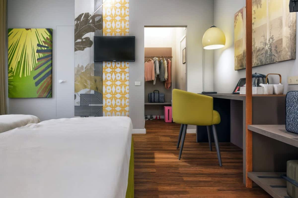 Basic Double Room | In-room safe, blackout drapes