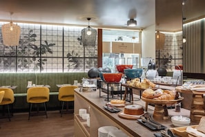 Free daily continental breakfast