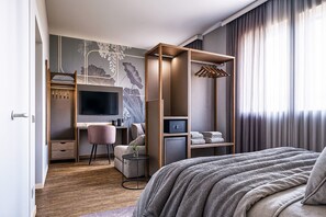 Suite | In-room safe, blackout drapes, bed sheets