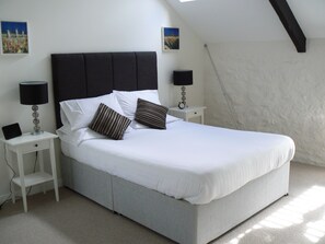 Superior Double Room | Cribs/infant beds, rollaway beds, free WiFi - Cape Cornwall golf & Leisure (Penzance)