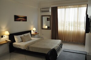 Suite (Standard Plus) | 1 bedroom, in-room safe, desk, iron/ironing board
