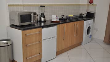Executive Apartment, 1 Bedroom | Private kitchen