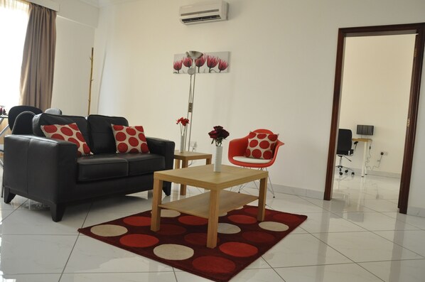 Suite (Standard Plus) | Living room