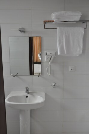 Standard Suite | Bathroom