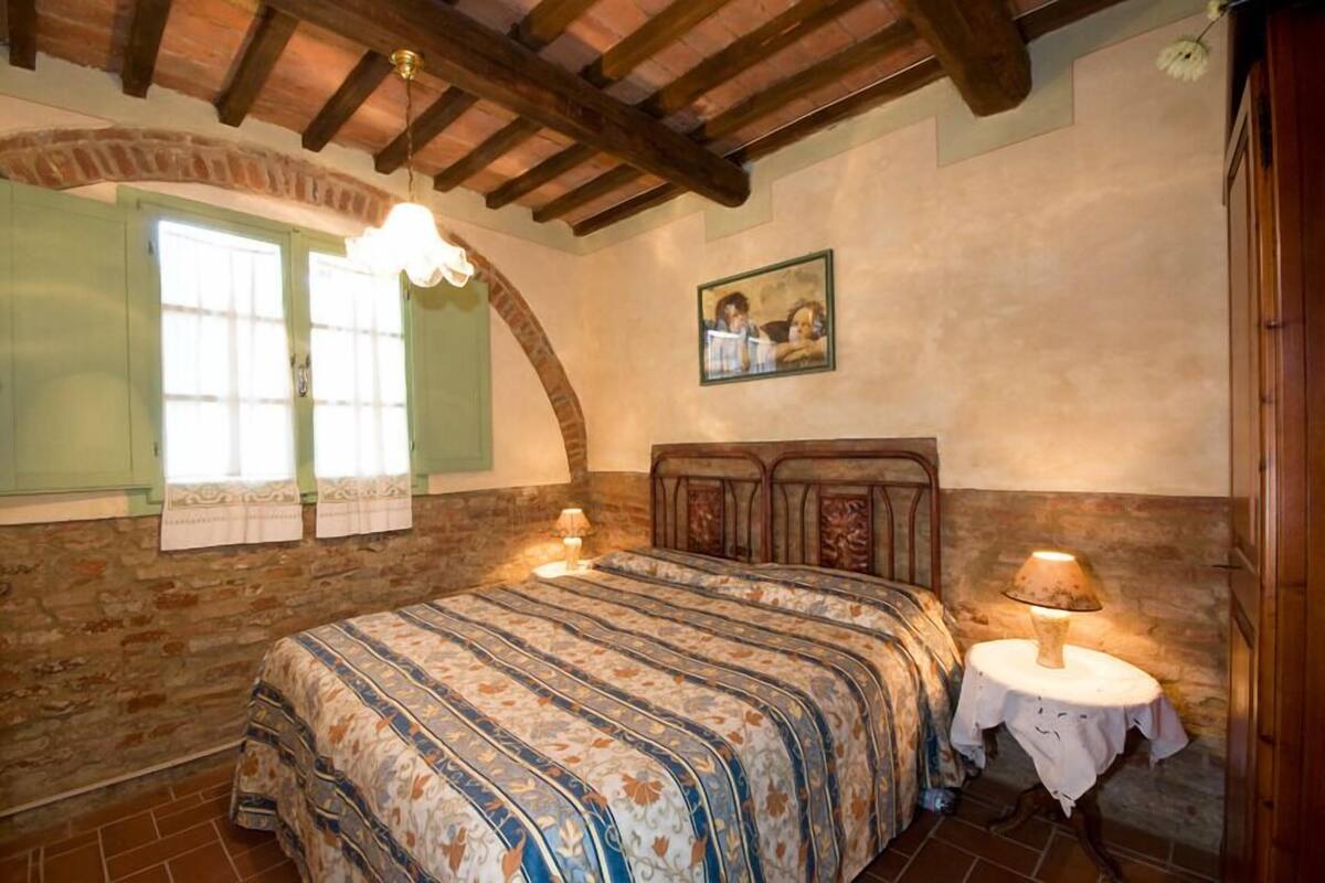 1 bedroom, iron/ironing board, free WiFi
