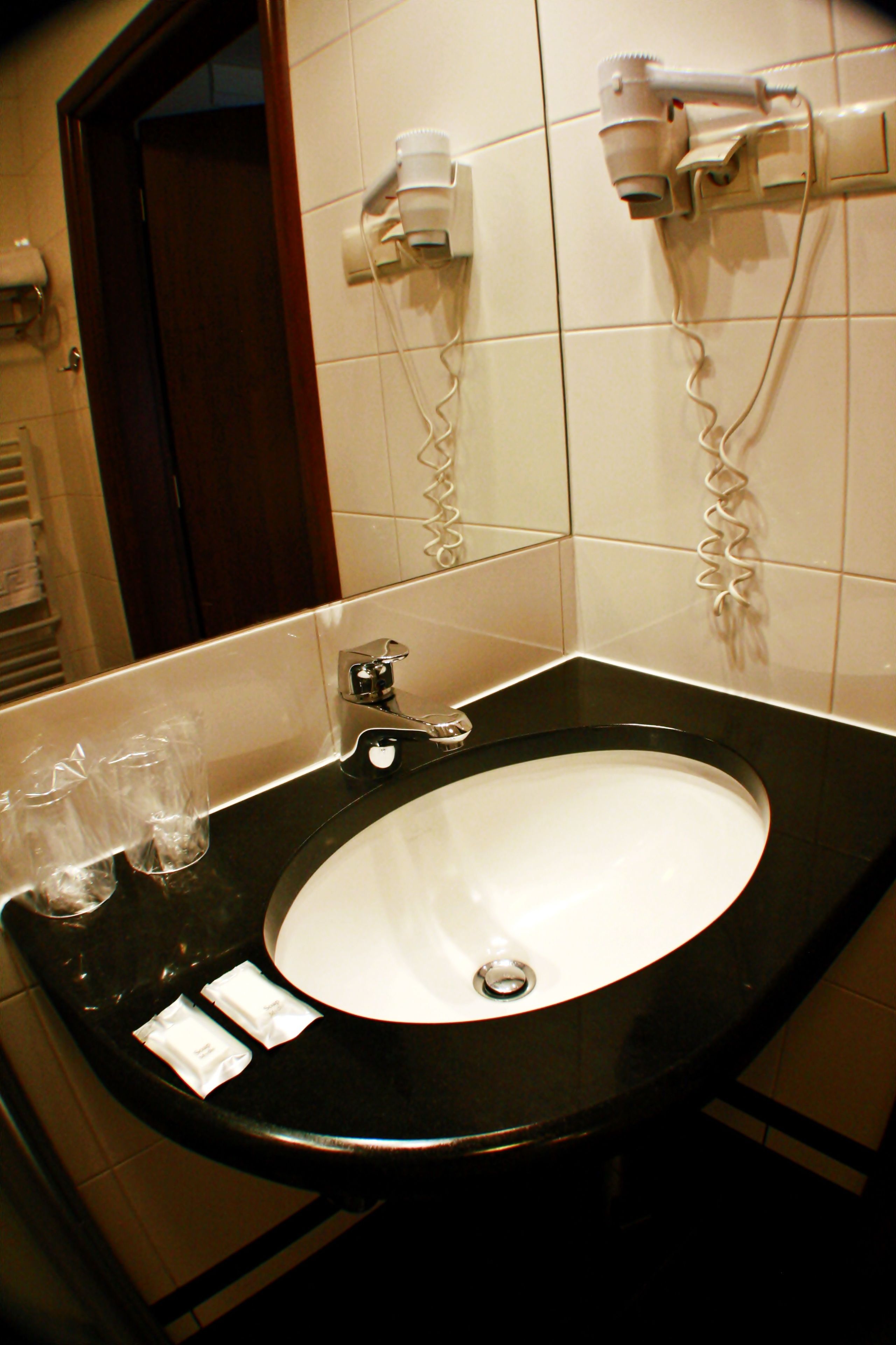 twin room | bathroom sink
